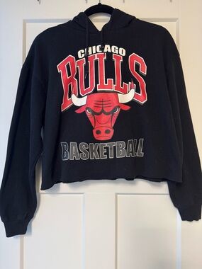 Chicago Bulls Cropped Black & Red Hoodie